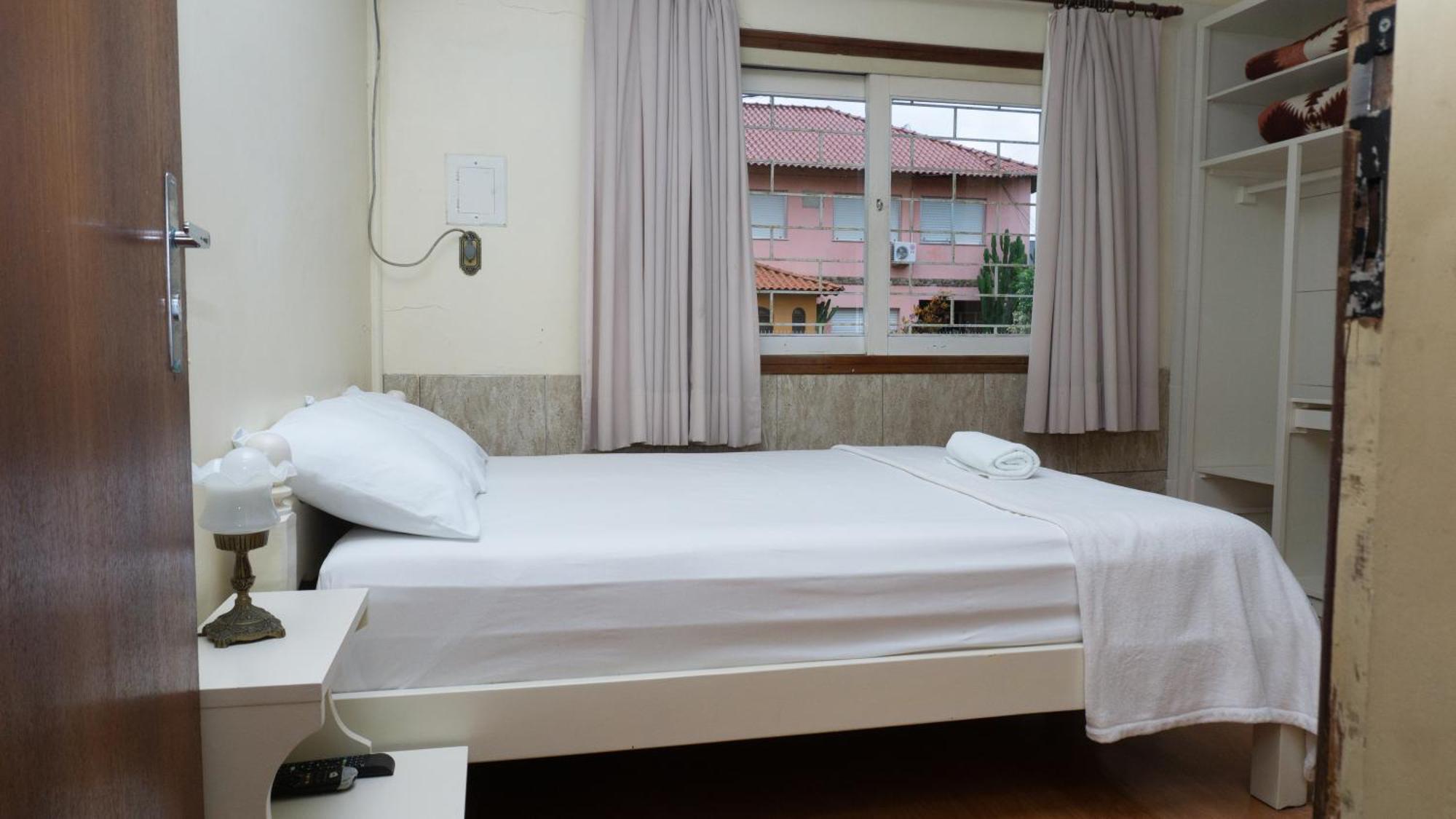Canoas Hotel Castel Екстериор снимка